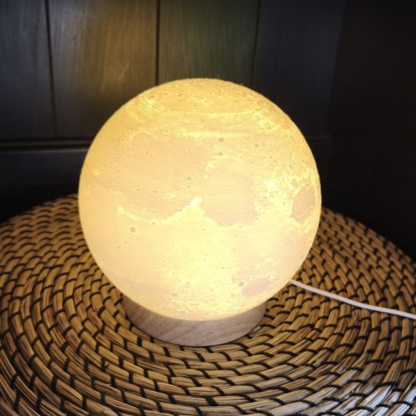 Mondlampe 15 cm mit Holzsockel | Lithophane Mondoberfläche | LED Mondlicht